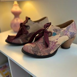 Fluevog Floral Templetons in nearly new condition.